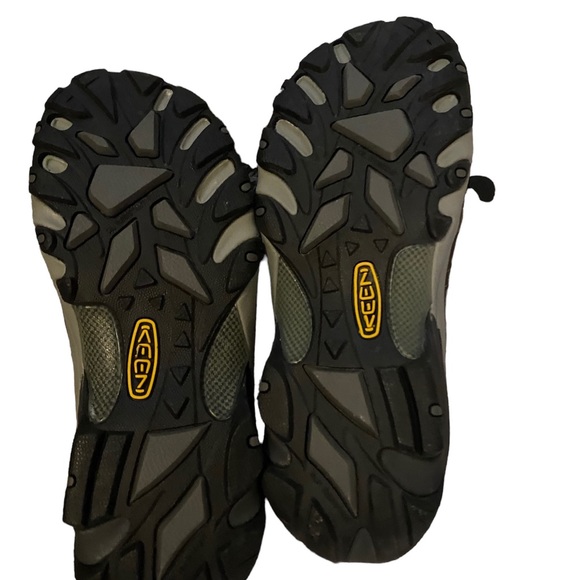 Men Keen outdoor shoes. - Picture 2 of 2